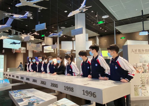 堅定文化自信，弘揚中華優秀傳統文化——珠海理工中職英語課題組師生赴珠海市博物館參觀學習